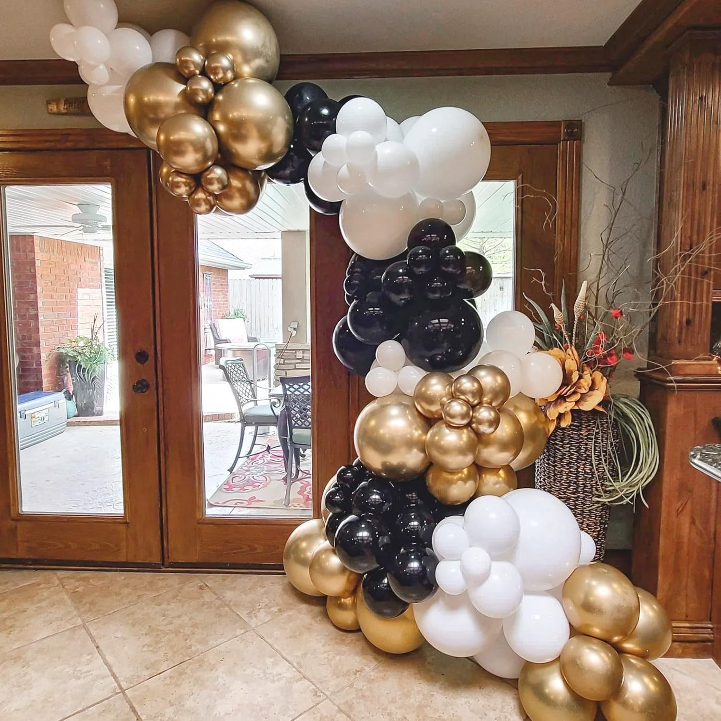 COKAOBE Black and Gold Balloon Garland Arch Kit, 124pcs Black White Metallic Gold Confetti Latex Balloons for Graduation Birthday Anniversary Wedding Engagements Baby Shower Party Decorations
