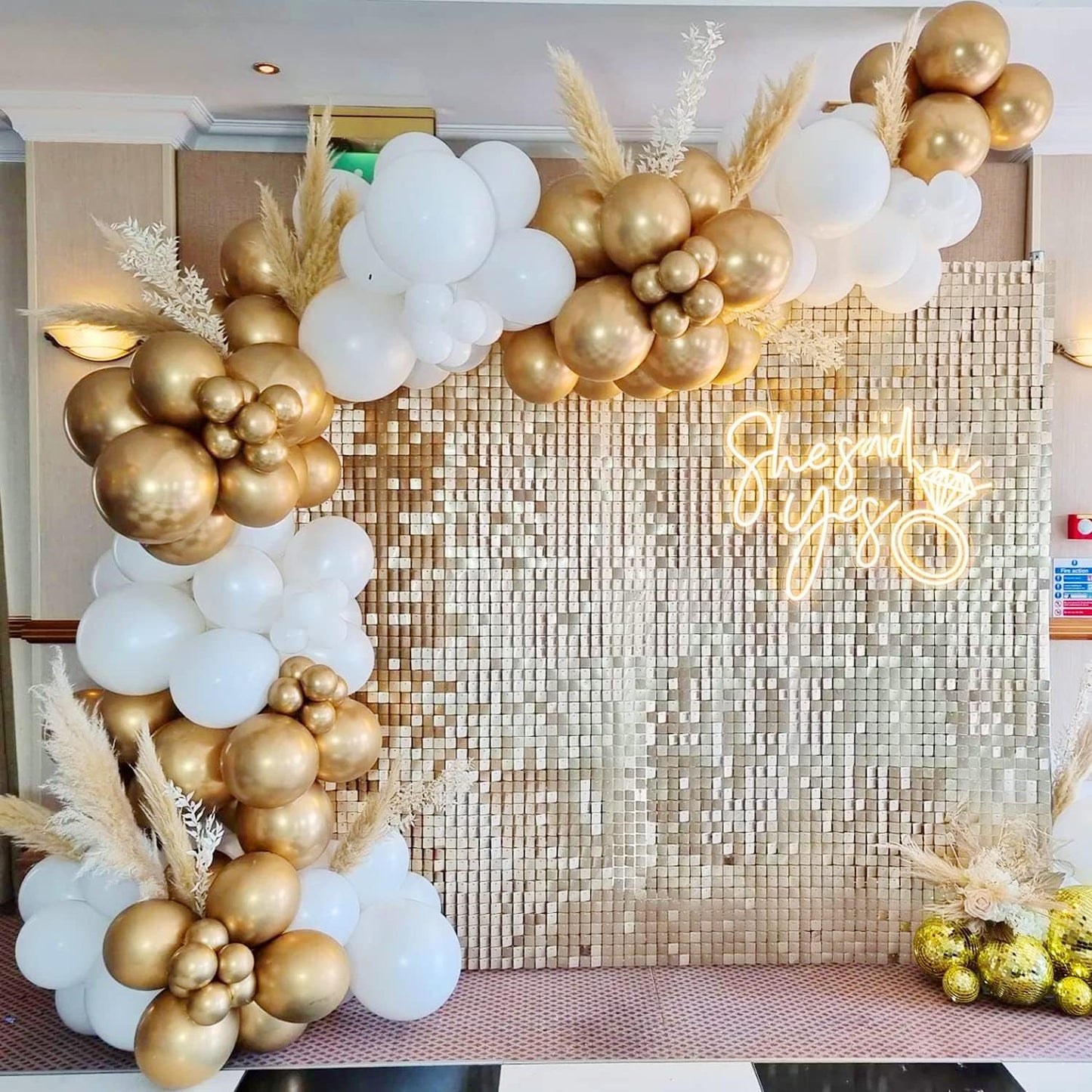 COKAOBE White and Gold Balloons Garland Kit, 124pcs White Metallic Gold Confetti Balloon Arch Kit for Wedding, Engagements Birthday Graduation Baby Shower Celebrations Anniversary Party Decorations