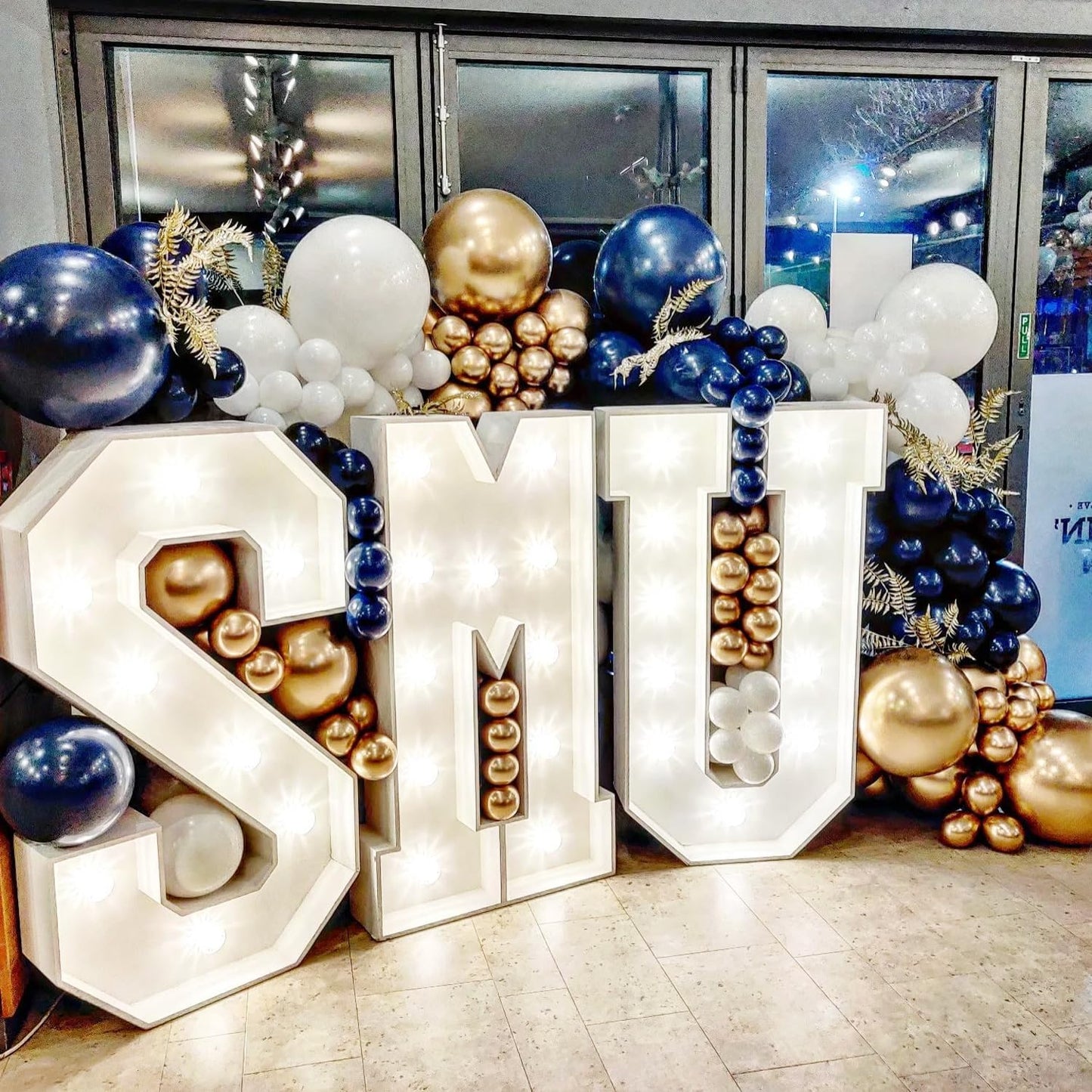COKAOBE Navy Blue Gold Balloon Garland Arch Kit, 124pcs Royal Blue White Gold Confetti Latex Balloons for Graduation Birthday Baby Shower Wedding Engagements Anniversary Celebrations Party Decorations